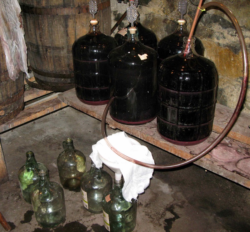 Замена емкости для очищения жидкости от осадков.