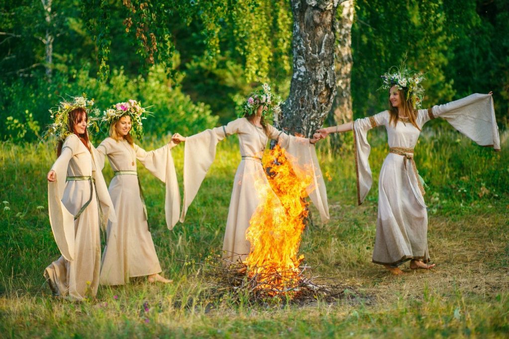 Зверобой, вплетённый в венок на Ивана Купало, мог подсказать, пора ли девушке собираться замуж