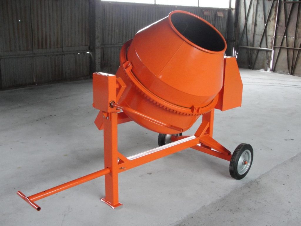 Бетономешалка понадобится, если необходимо изготовить большое количество плитки