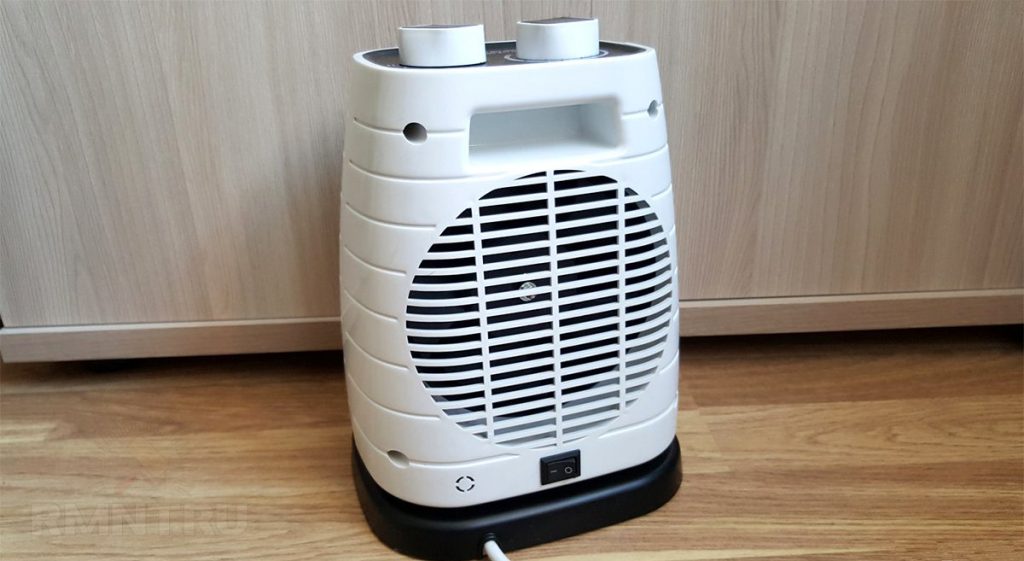 С помощью тепловентилятора можно организовать обдув запотевших окон