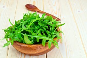 Руккола: ее польза и вред для здоровья мужчин и женщин, выращивание, использование в кулинарии, рецепты салатов (Фото & Видео) +Отзывы