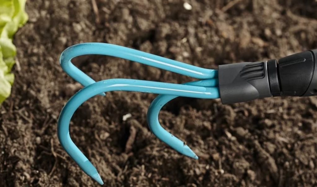 Рыхление производится на небольшую глубину