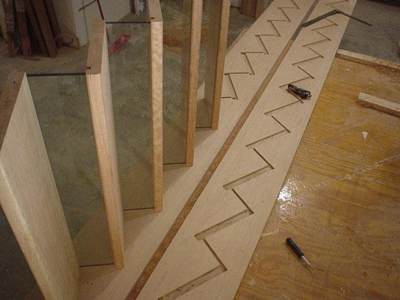 Подготовка пазов в тетивах