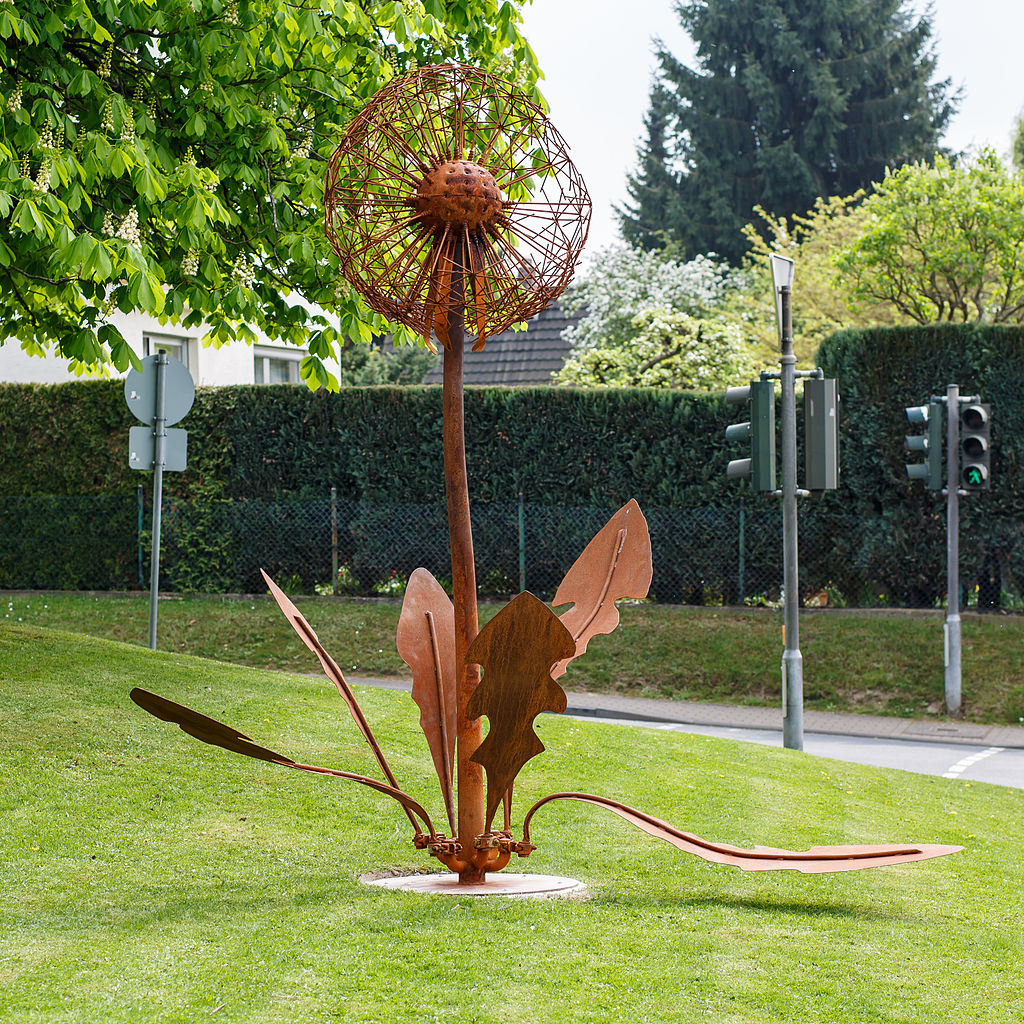 Памятник одуванчику в Германии