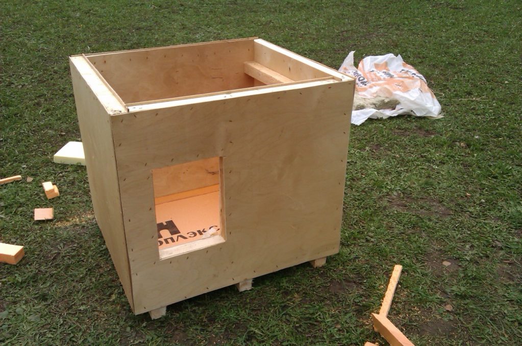 Будка из фанеры