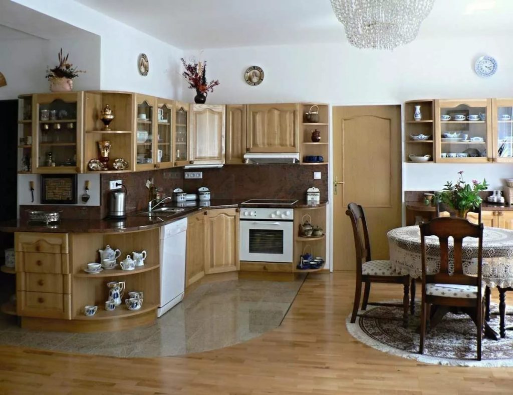 Сочетание плитки с ламинатом