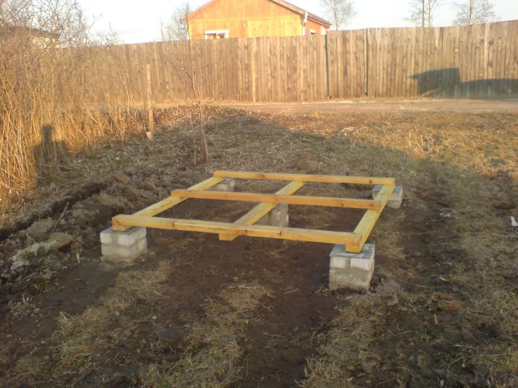 Здание на бетонных опорах