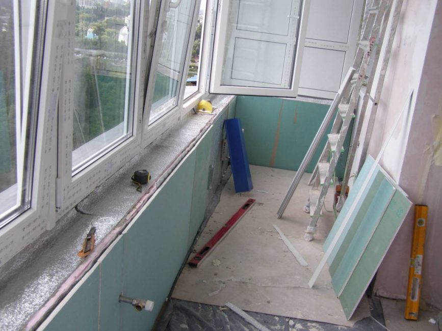 Использование гипсокартона для балкона