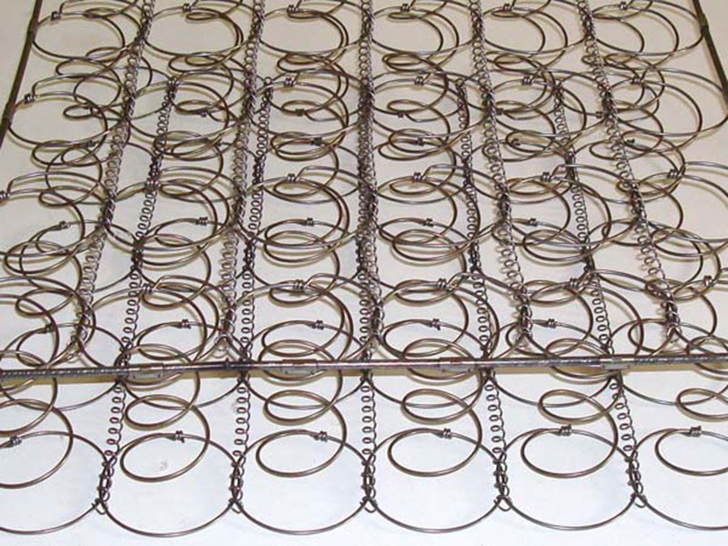 Жесткая связь между пружинами влияет на удобство