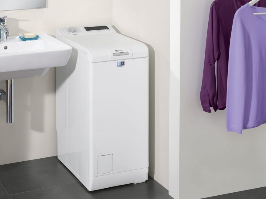 Стиральная машина с вертикальной загрузкой Electrolux
