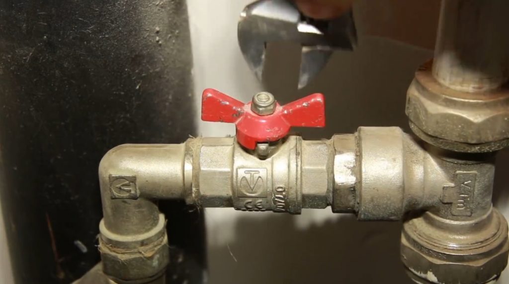 Намертво заклинил шаровой кран? Просто следуйте нашей инструкции Снятие гайки