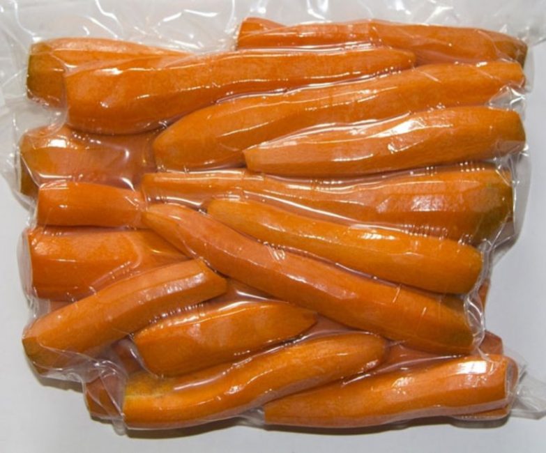 Очищенная морковь в вакуумной упаковке