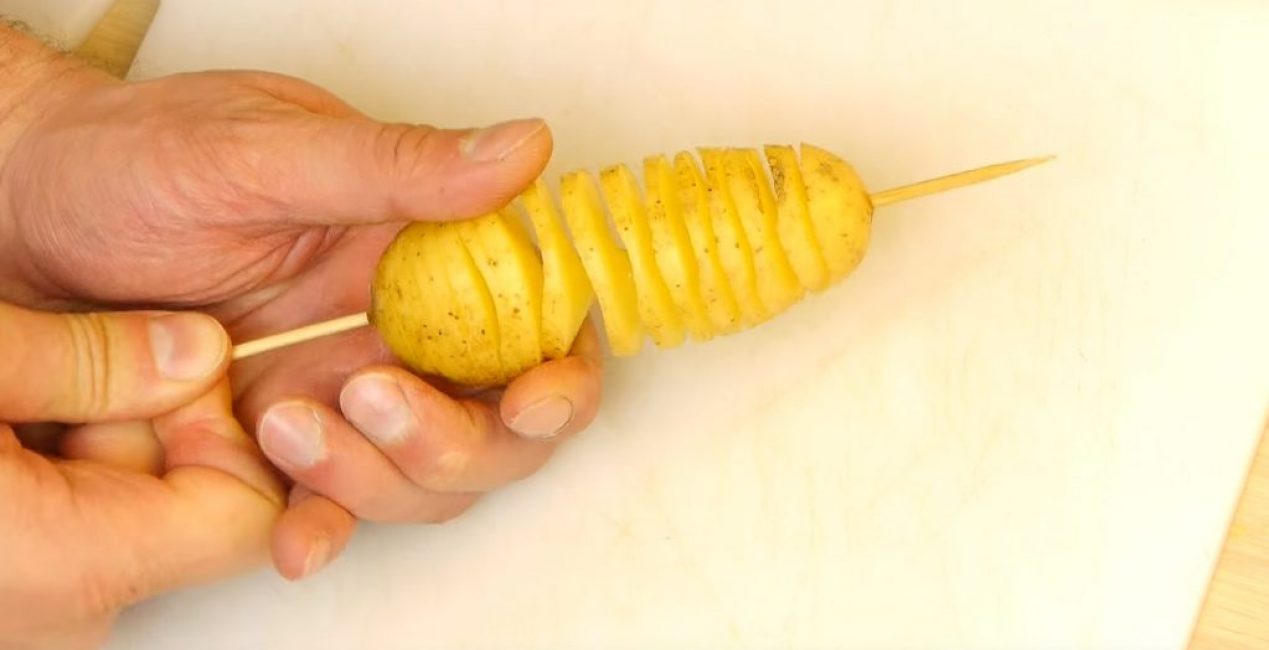 Растягивание картофеля по длине палочки