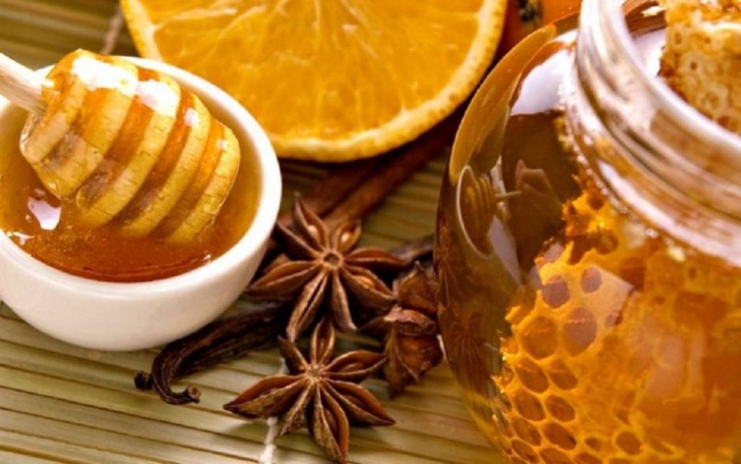 Продукты пчеловодства часто используются в народной медицине при лечении кашля.