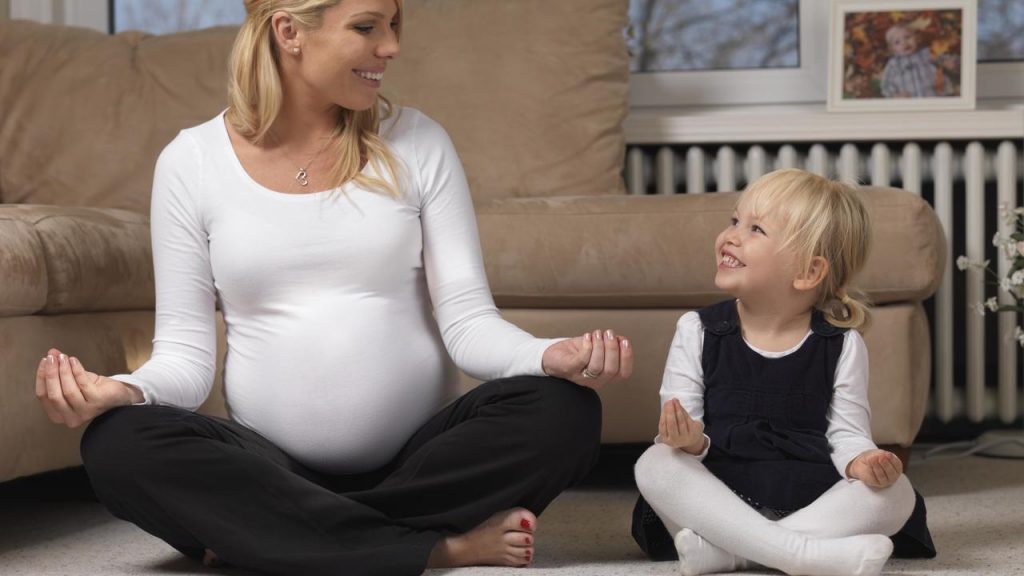 Беременная и ребёнком