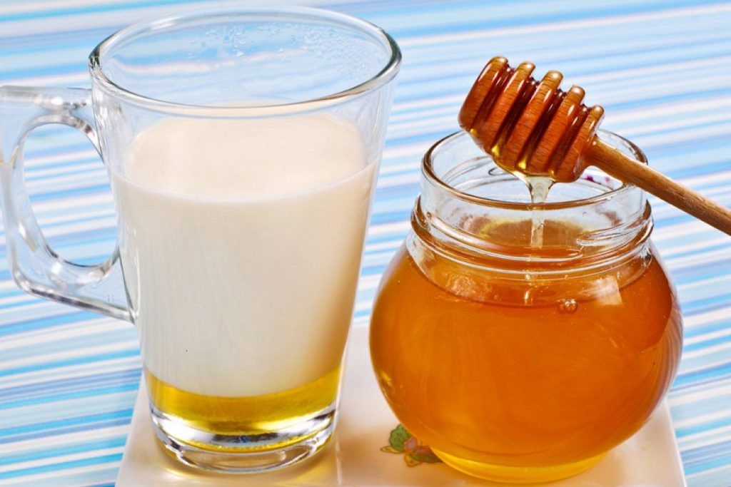 Тёплое молоко с мёдом