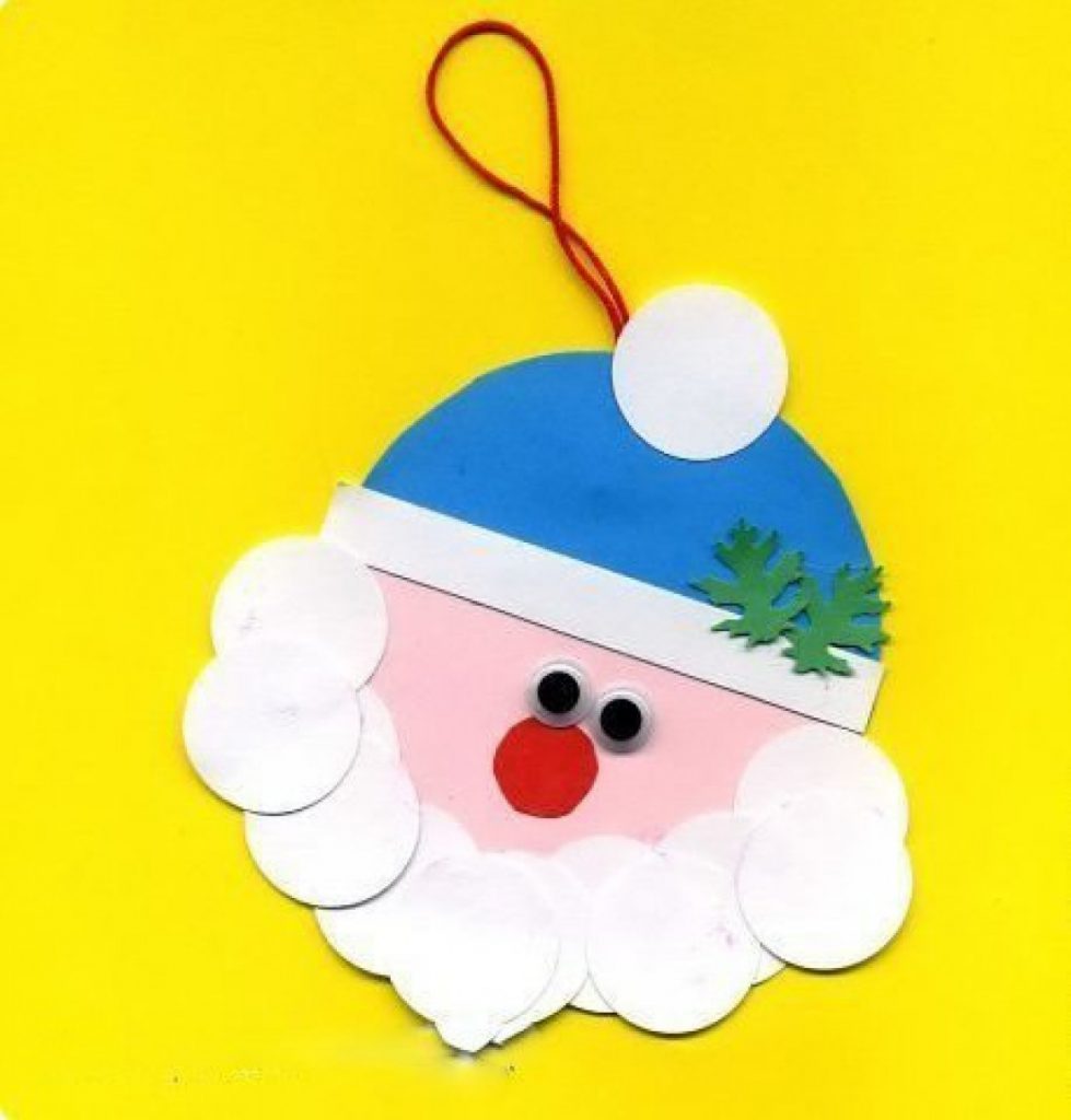 Глаза, нос и елочные веточки на шапке