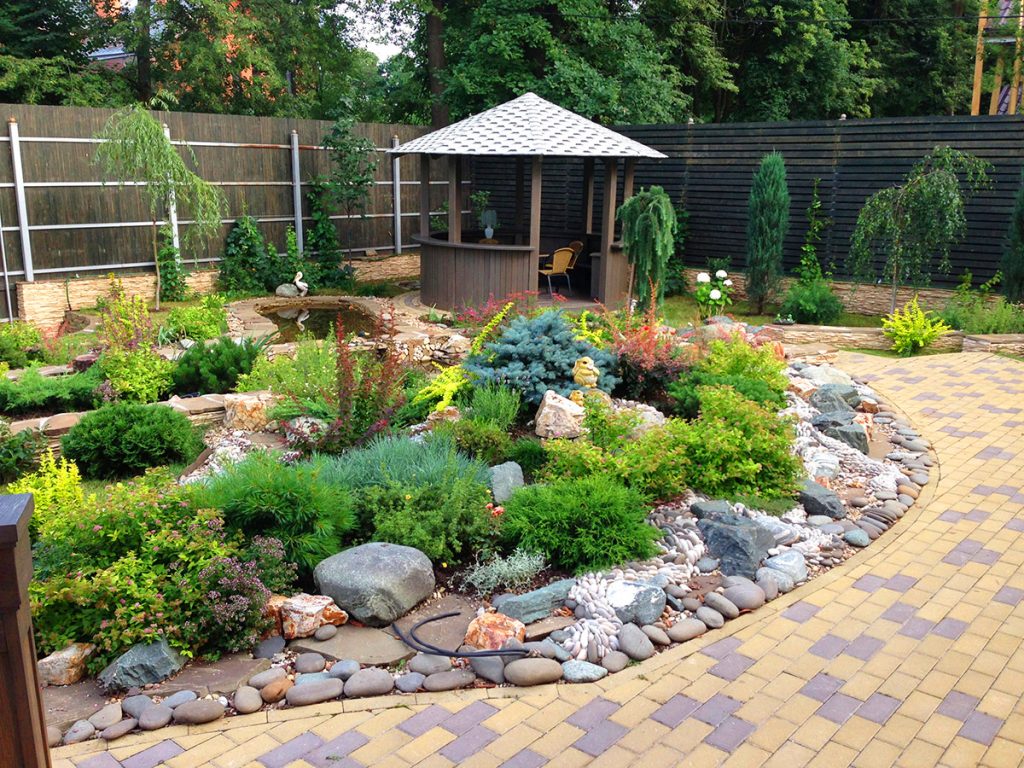 Композиция с хвойниками