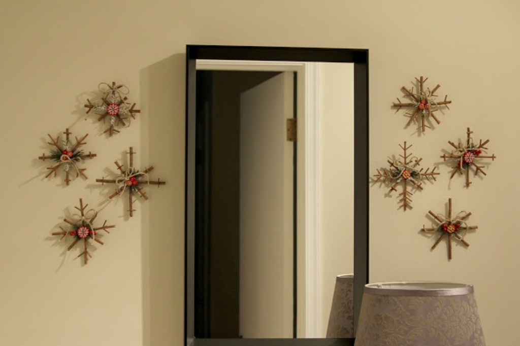 Снежинки на стене