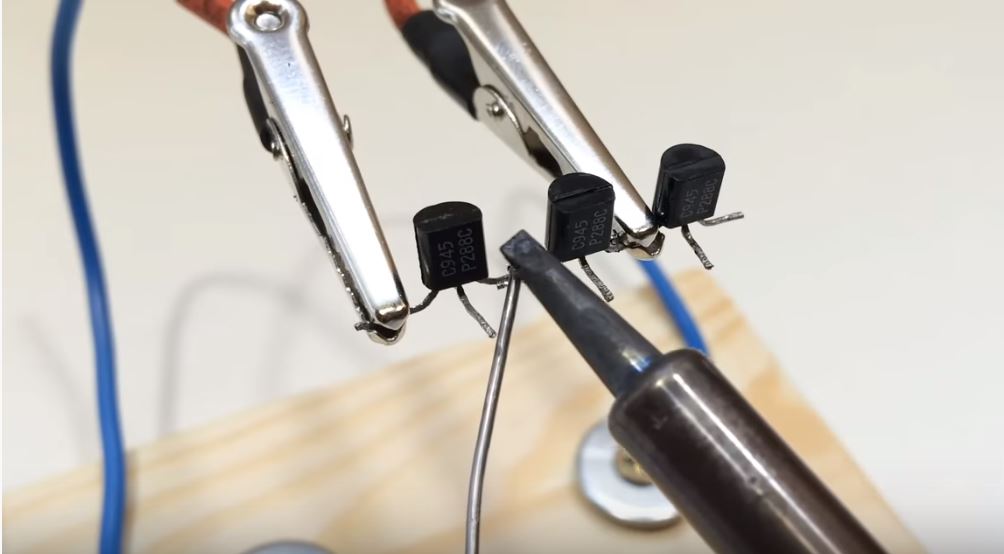 Припаиваем третий