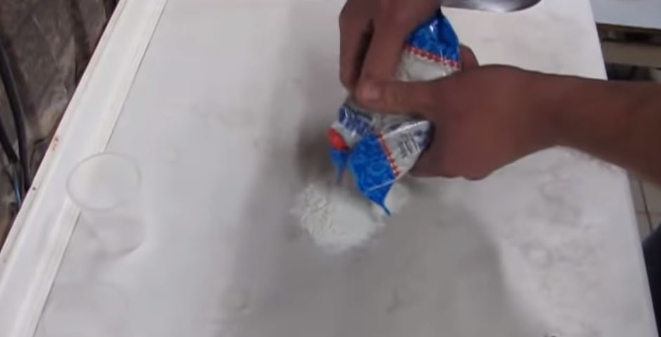 Насыпаем крохмал