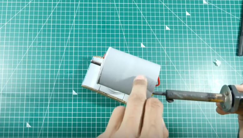 Припаиваем провода