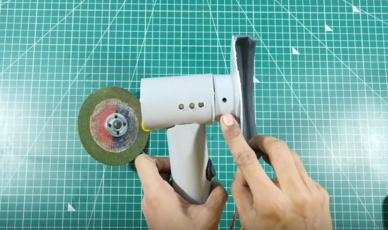 Делаем ревизионное отверстие