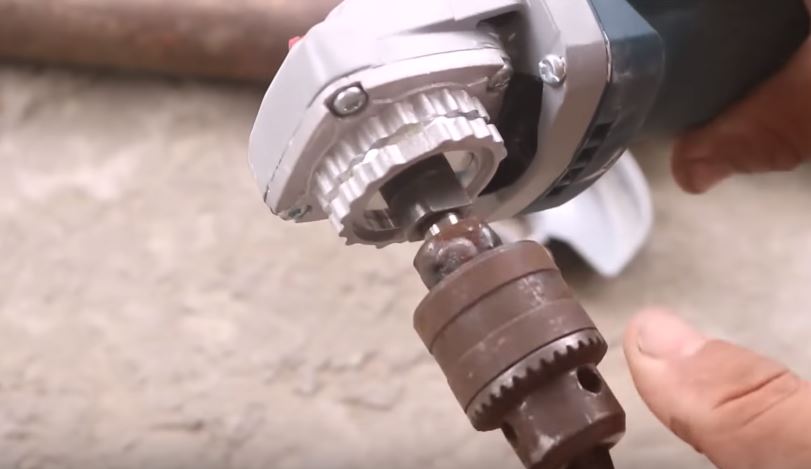 Накручиваем патрон на болгарку