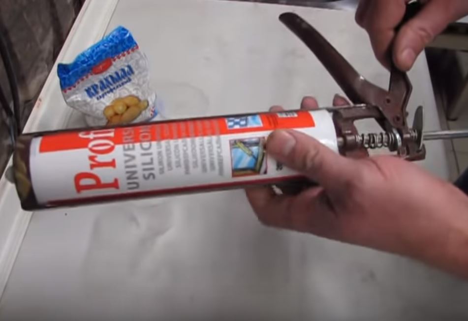 Вскрываем герметик