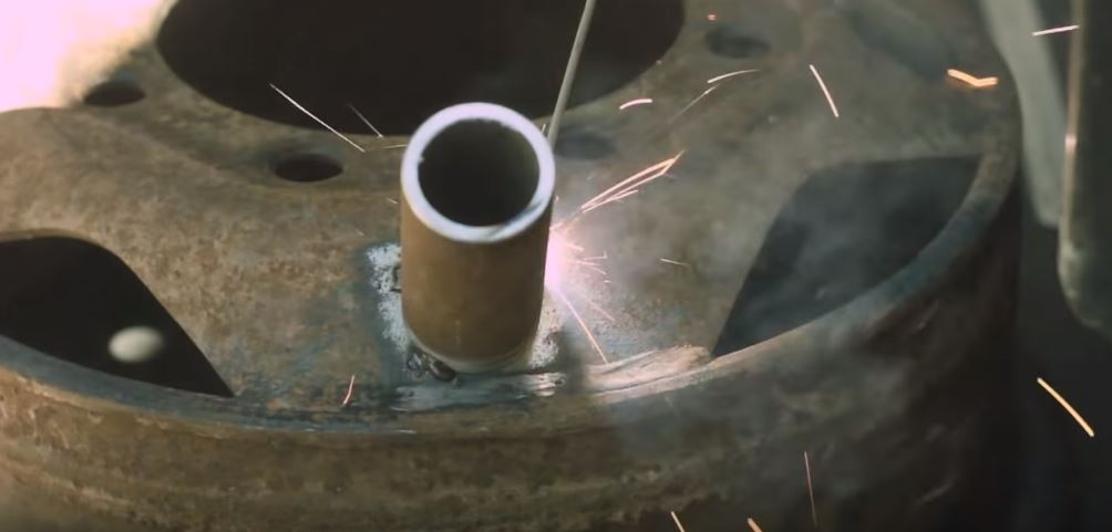 Привариваем ножки