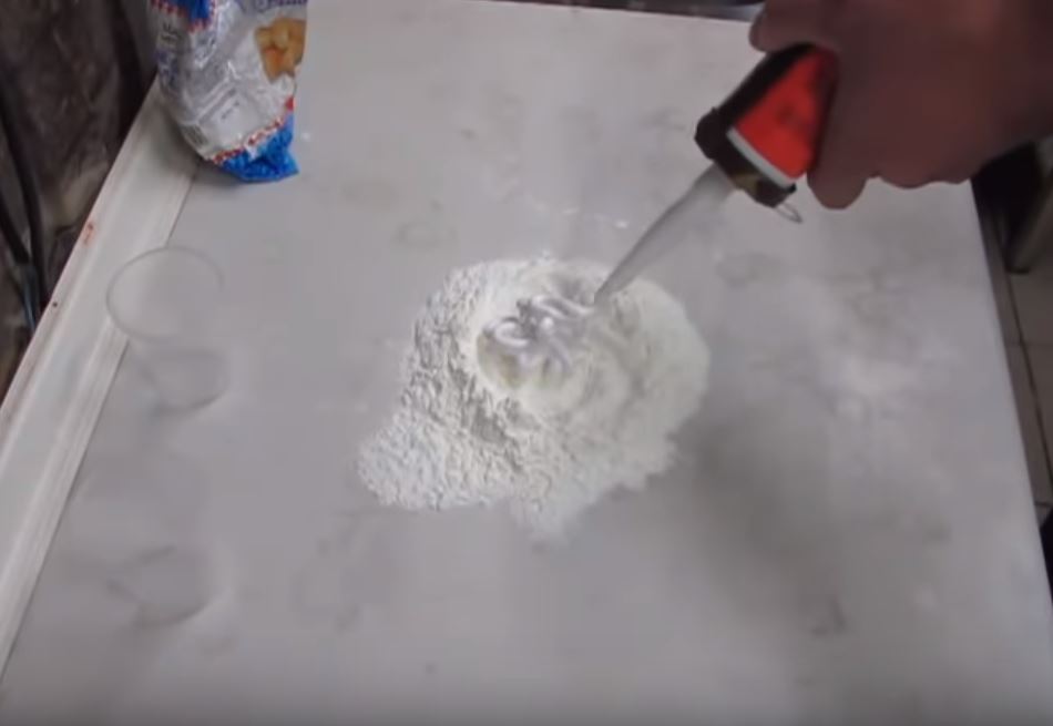 Выдавливаем силикон