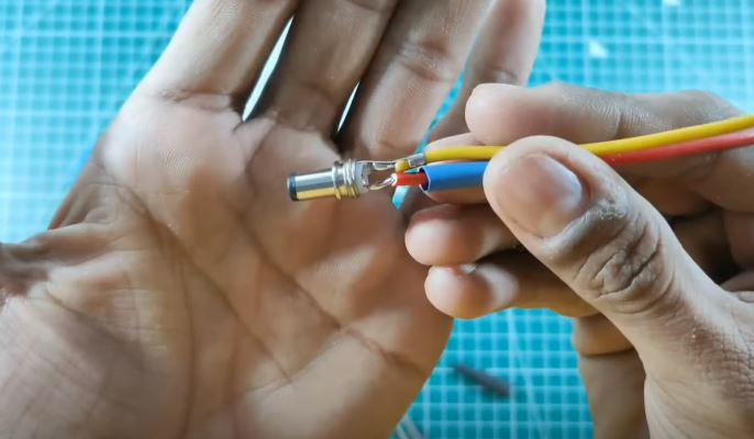 Припаиваем провода