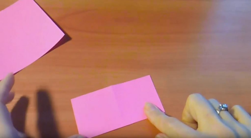 складываем квадрат пополам