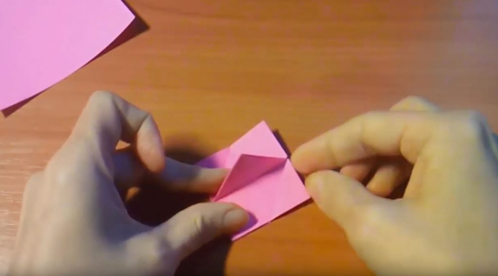 Поднимаем уголок