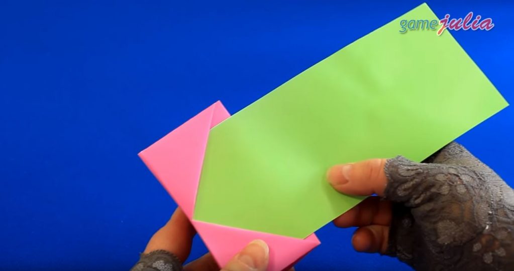 Вставляем его аккуратно в нижнюю часть нашей заготовки