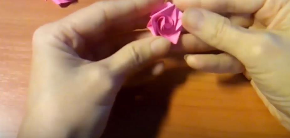 скручиваем нашу розу