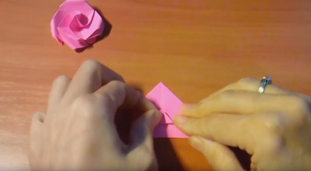 Вершину центрального треугольника также подымаем к центру