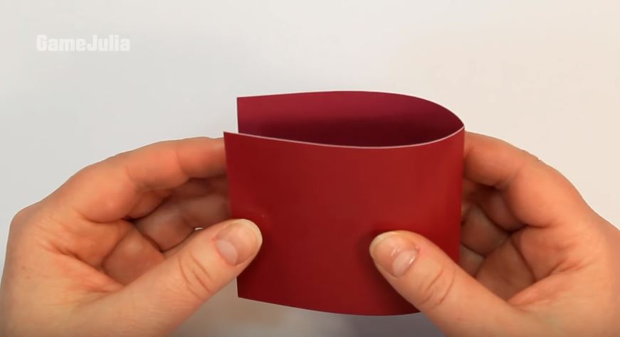 Вырезаем и сгибаем картон