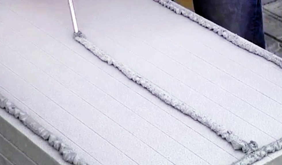 Нанесение клея