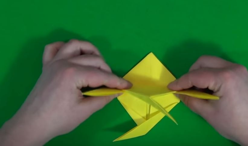 Верхнюю часть складываем пополам