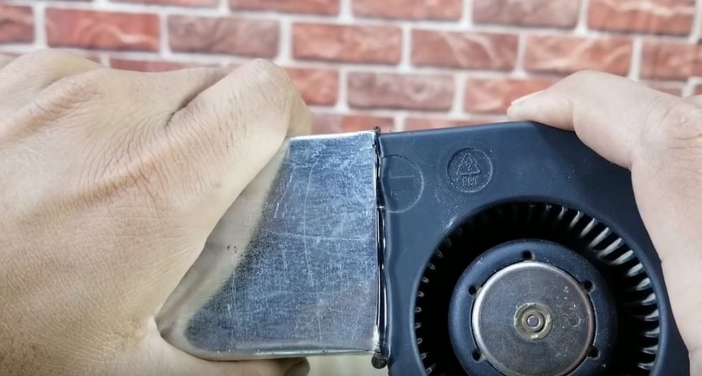 Соединяем патрубок с вентилятором