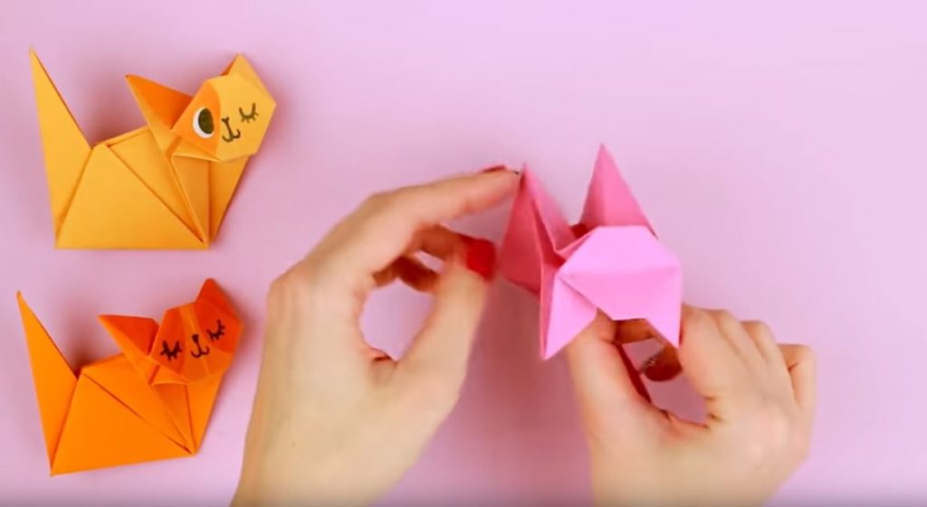 Немного сгибаем угол на мордашке