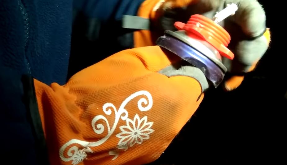 Выдавливаем саморезом