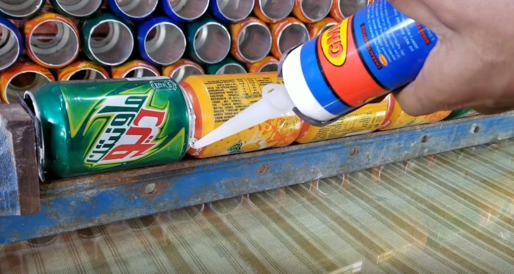 Обрабатываем герметиком