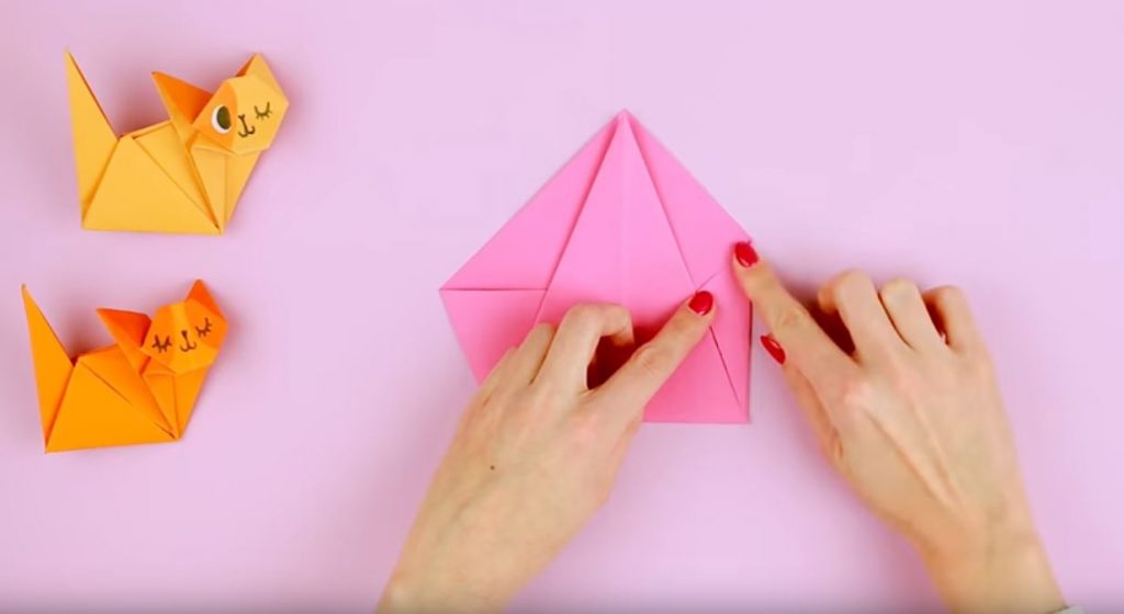 Загибаем края к центральному треугольнику