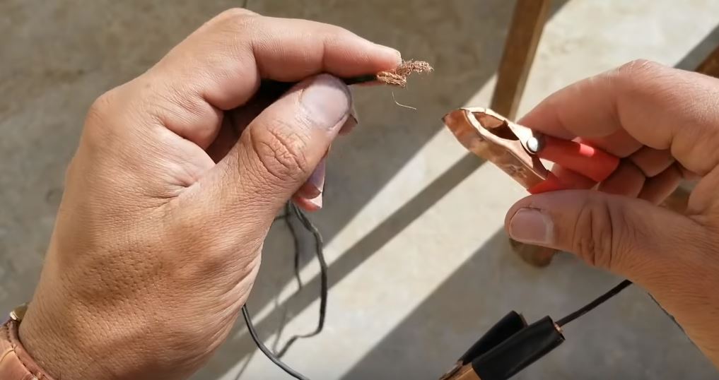 Подсоединяем питание к вентилятору