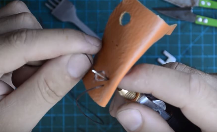 Выводим иглу