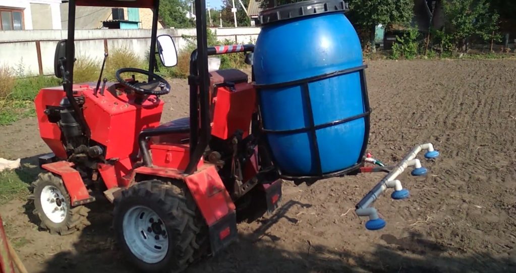 При площадях больших 10-15 соток более выгодным будет полив при помощи мобильных систем