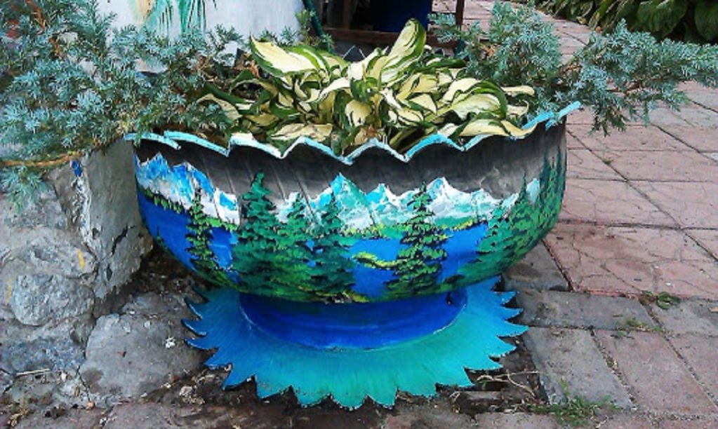 Вазон из автомобильного колеса