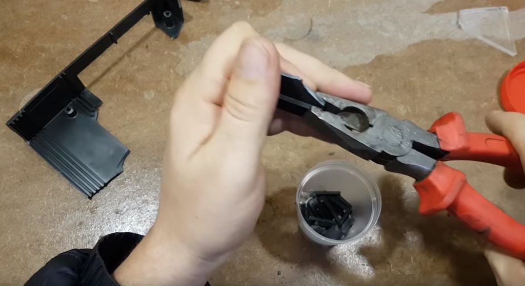 ломаем пластик